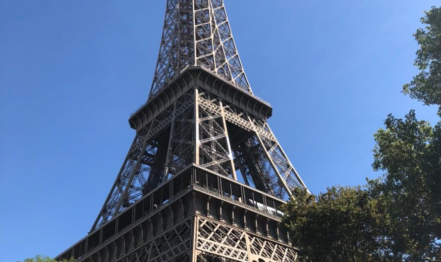 برج إيفل أو المعلمة-المرمز لمدينة باريس !