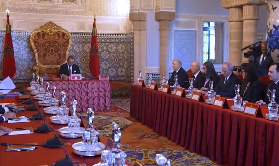 جلالة الملك يترأس مجلساً وزارياً بالقصر الملكي في الرباط.